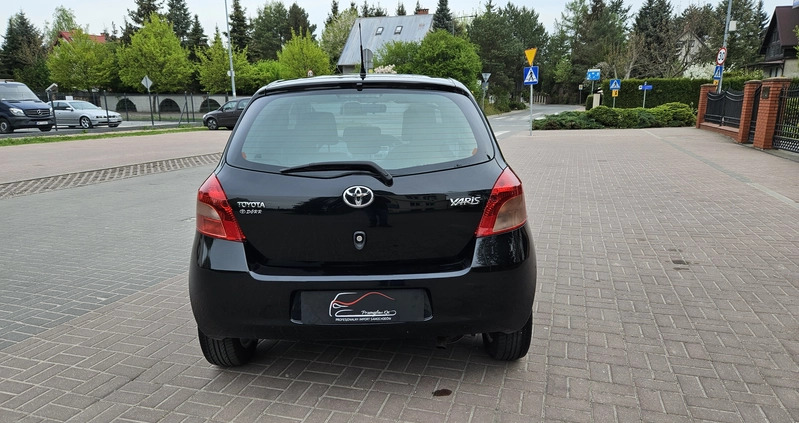 Toyota Yaris cena 14900 przebieg: 199999, rok produkcji 2006 z Stryków małe 667